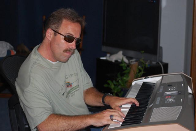 480b0-fred2527spianopics-andcats8-6-2013065